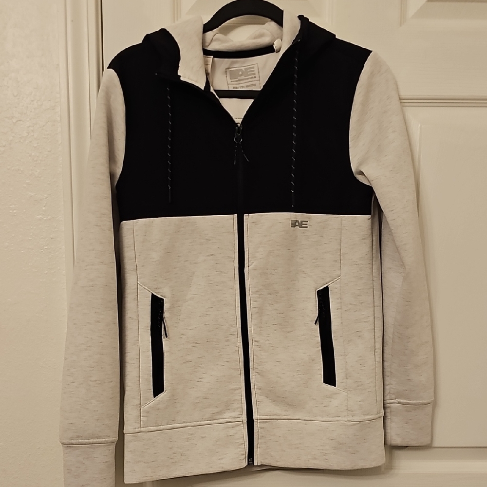 American Eagle Outfitters Black and White Lightweight Jacket